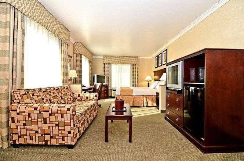 Spark By Hilton Hotel